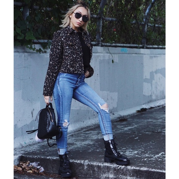 𝙇𝙖𝙨𝙩 𝙎𝙞𝙯 6.5🖤Panel Lace-Up Lug Combat Boot - Picture 7 of 12